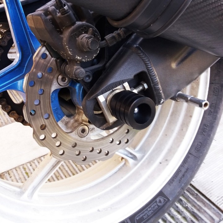 Swingarm protector compatible with Kawasaki ZX-6R 636 2005-2006